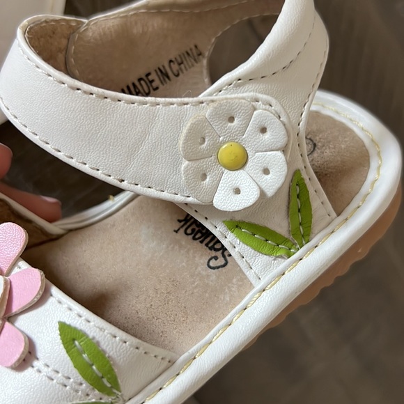 Squeak Me Sandals - Picture 10 of 15